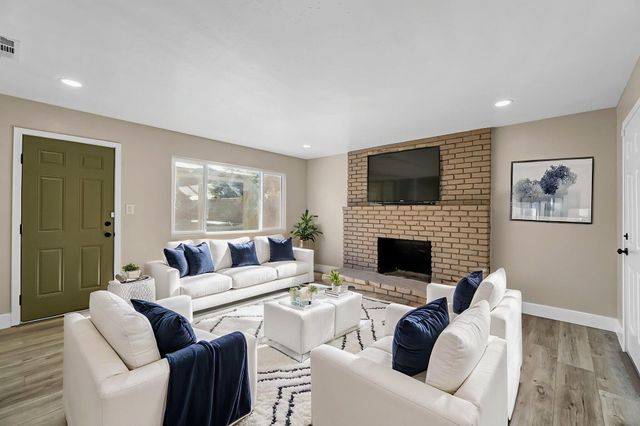 5186 N Callisch Avenue, Fresno, CA 93710