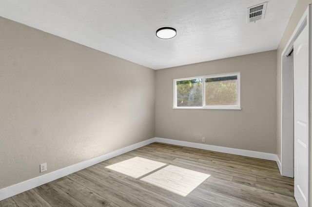 5186 N Callisch Avenue, Fresno, CA 93710