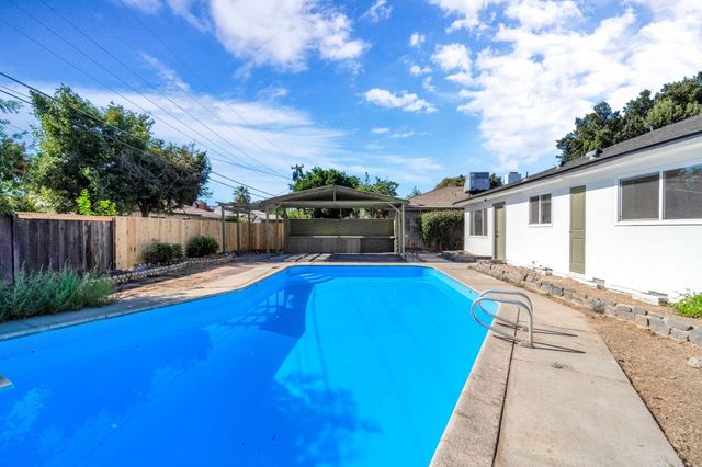 5186 N Callisch Avenue, Fresno, CA 93710