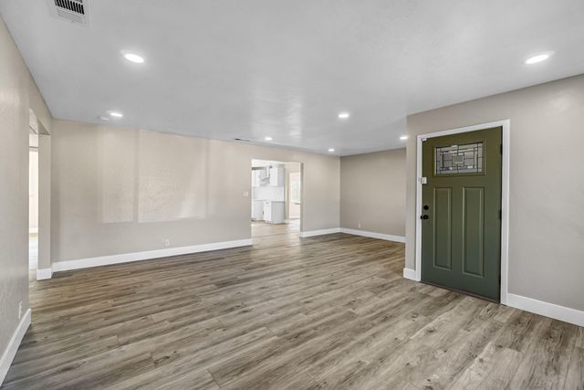 5186 N Callisch Avenue, Fresno, CA 93710