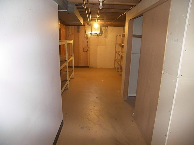 1914 1st Avenue NW, Cedar Rapids, IA 52405