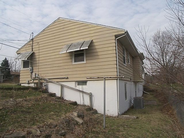 1914 1st Avenue NW, Cedar Rapids, IA 52405