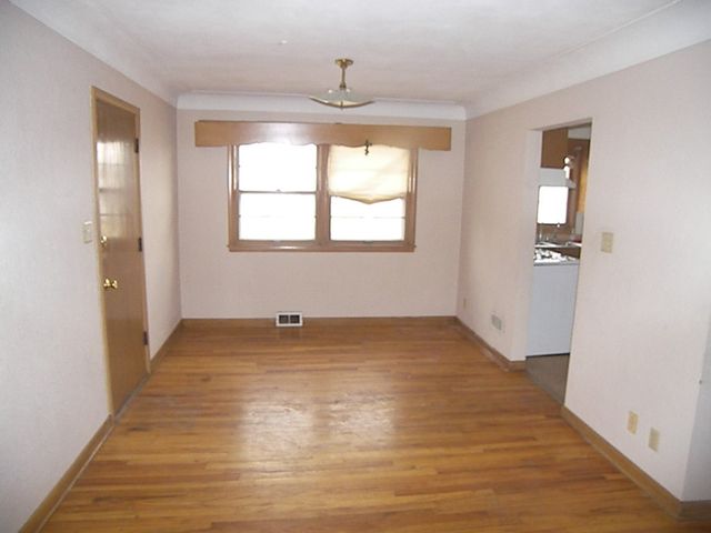 1914 1st Avenue NW, Cedar Rapids, IA 52405