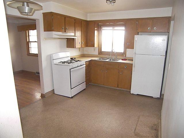 1914 1st Avenue NW, Cedar Rapids, IA 52405