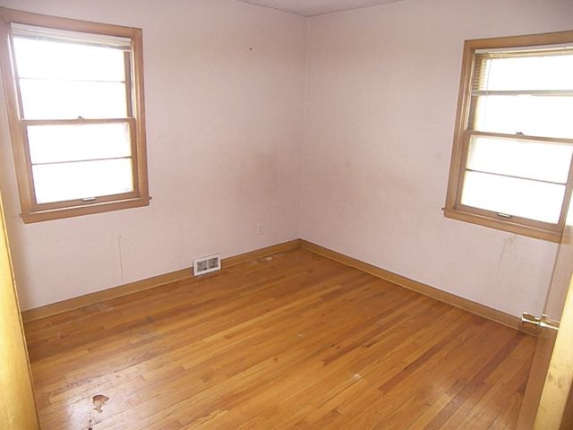 1914 1st Avenue NW, Cedar Rapids, IA 52405