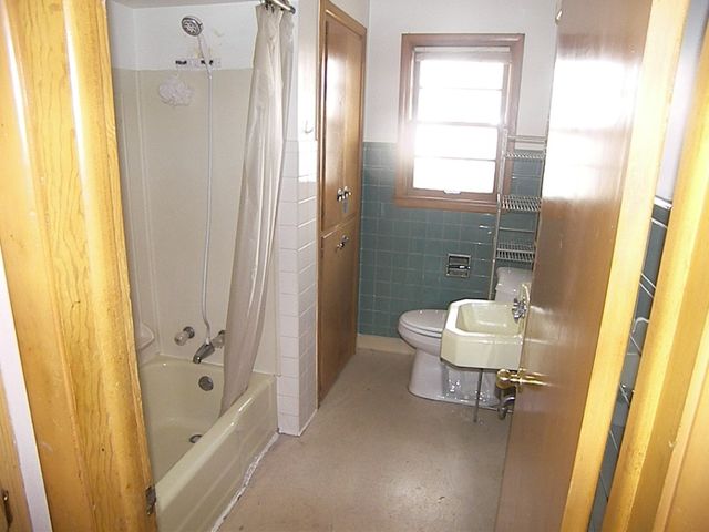 1914 1st Avenue NW, Cedar Rapids, IA 52405