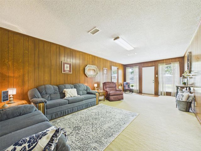 1909 Tracy Lynn Lane, Alvin, TX 77511