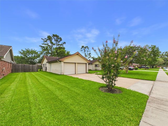 1909 Tracy Lynn Lane, Alvin, TX 77511