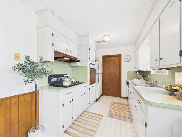 1909 Tracy Lynn Lane, Alvin, TX 77511