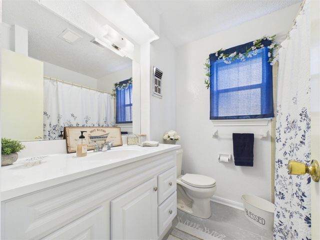 1909 Tracy Lynn Lane, Alvin, TX 77511