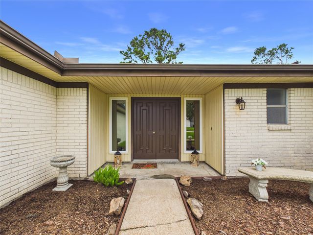 1909 Tracy Lynn Lane, Alvin, TX 77511