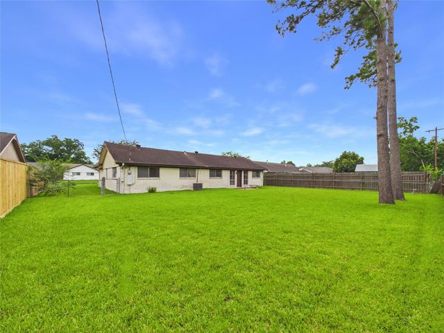 1909 Tracy Lynn Lane, Alvin, TX 77511