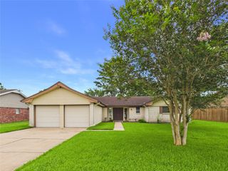 1909 Tracy Lynn Lane, Alvin, TX 77511