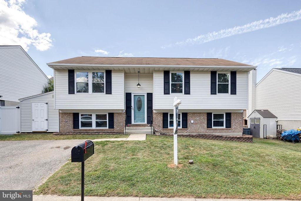 18 UPMAN CT, Baltimore, MD 21228
