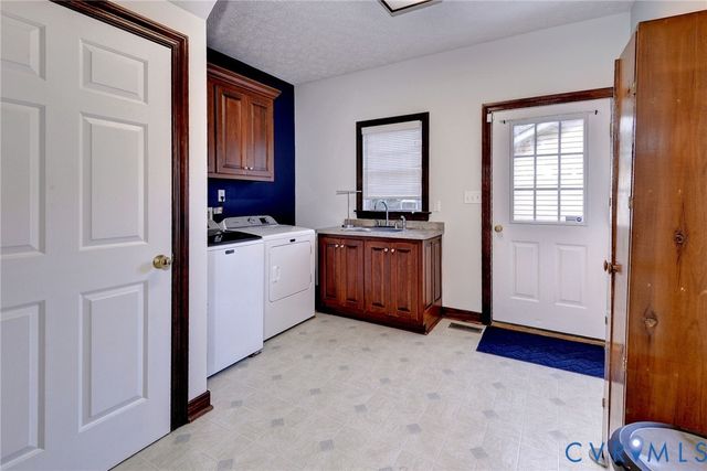 4962 Dorrell Rd, Aylett, VA 23009