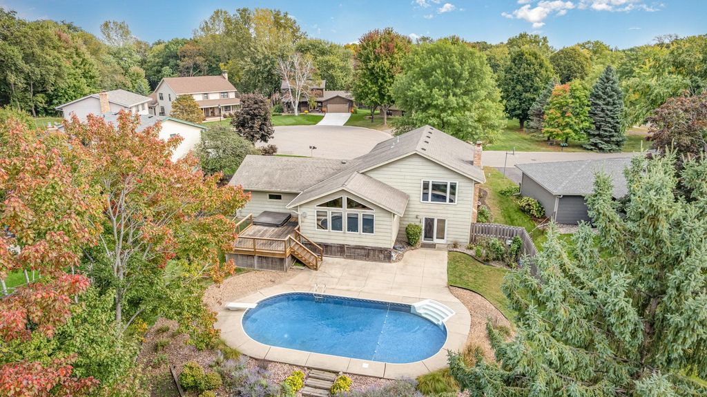 13055 Florida Court, Apple Valley, MN 55124