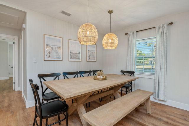 342 SE Hollywood Boulevard, Fort Walton Beach, FL 32548