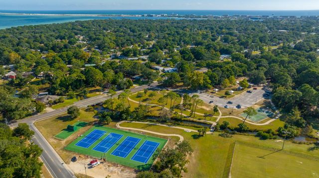 342 SE Hollywood Boulevard, Fort Walton Beach, FL 32548