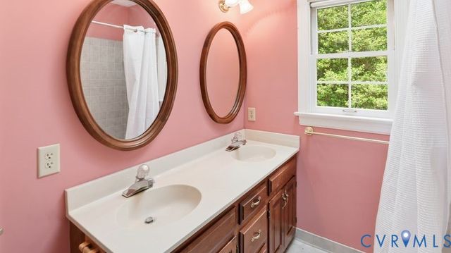 8407 Knollwood Ct, Mechanicsville, VA 23116