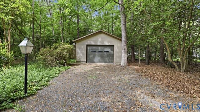 8407 Knollwood Ct, Mechanicsville, VA 23116