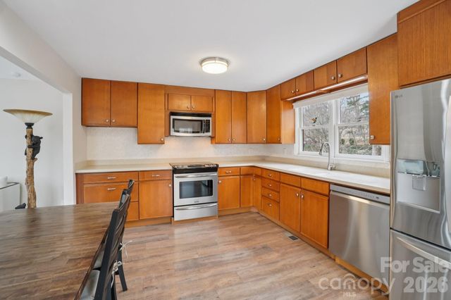 623 Owensby Road, Hendersonville, NC 28792