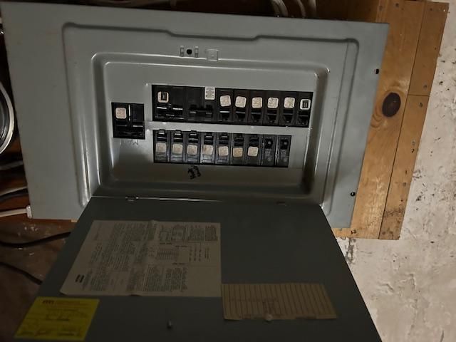 718 11th St N, Virginia, MN 55792