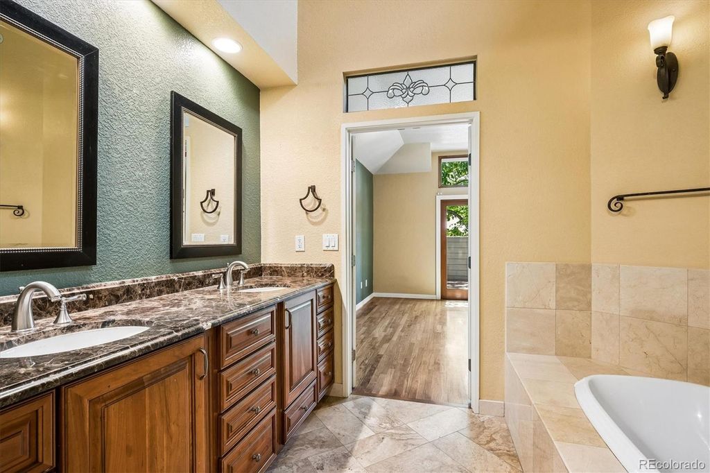Image 19 of property listing at 22 Pinyon Pine Road, Littleton, CO 80127