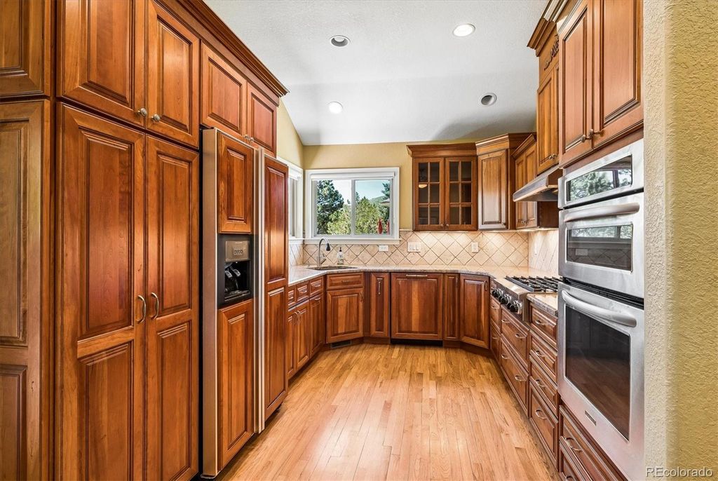 Image 3 of property listing at 22 Pinyon Pine Road, Littleton, CO 80127