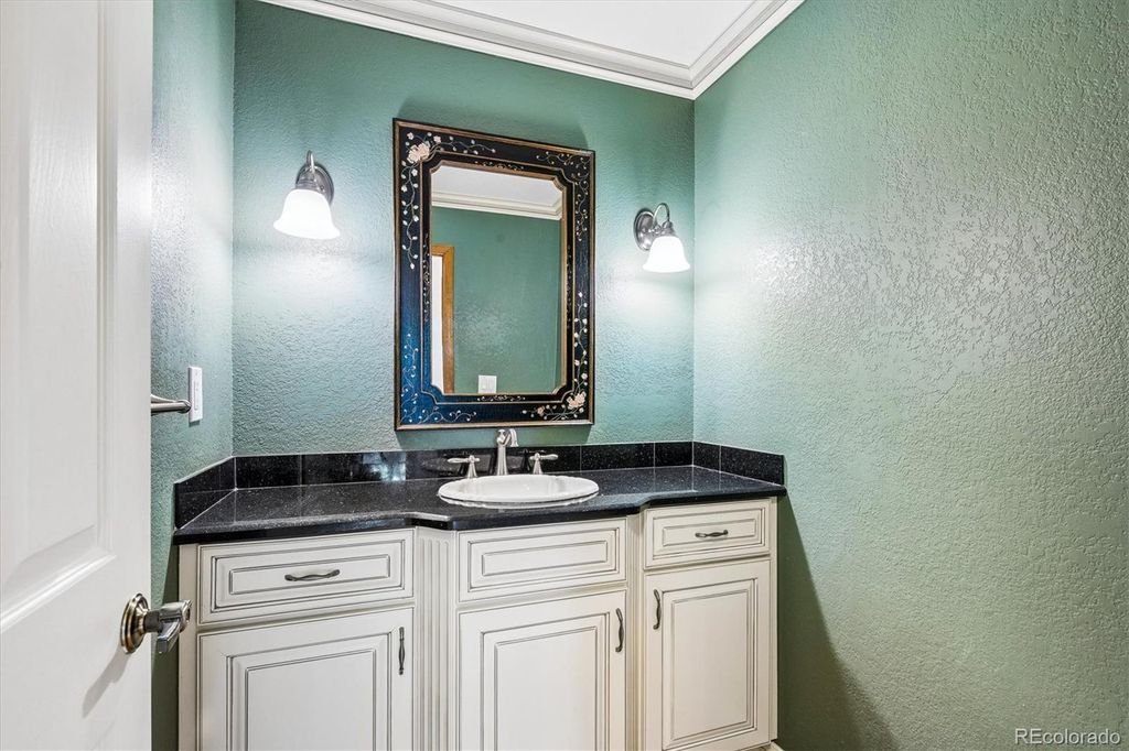 Image 22 of property listing at 22 Pinyon Pine Road, Littleton, CO 80127