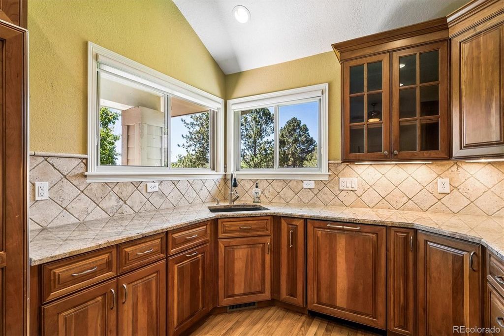 Image 4 of property listing at 22 Pinyon Pine Road, Littleton, CO 80127