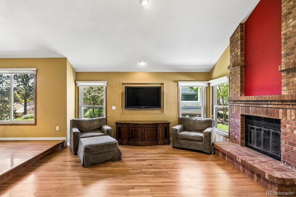 Image 8 of property listing at 22 Pinyon Pine Road, Littleton, CO 80127