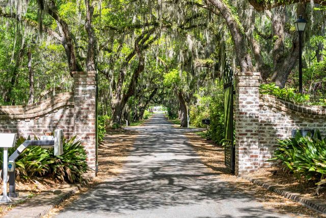 62 Makepeace Pl., Pawleys Island, SC 29585