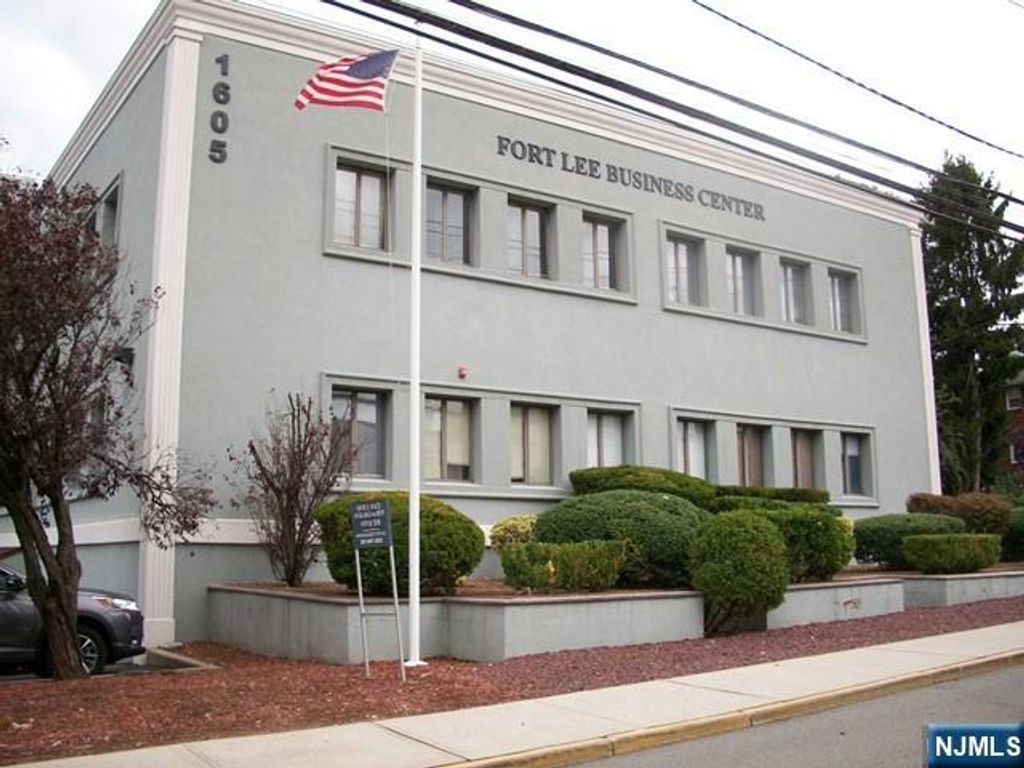 1605 John 121, Fort Lee, NJ 07024