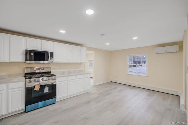 20 Matsunaye Drive, Medford, NY 11763