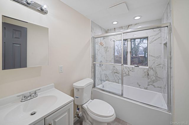 20 Matsunaye Drive, Medford, NY 11763