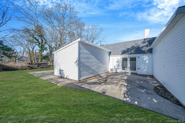 20 Matsunaye Drive, Medford, NY 11763