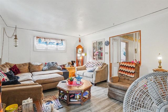 41 E 14th Street, Holland, MI 49423
