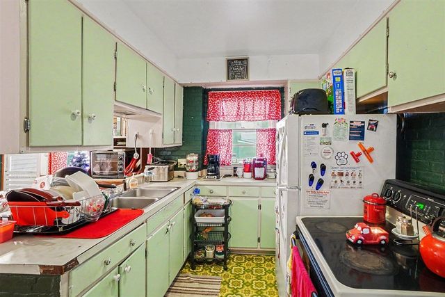 41 E 14th Street, Holland, MI 49423