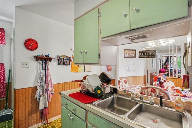 41 E 14th Street, Holland, MI 49423
