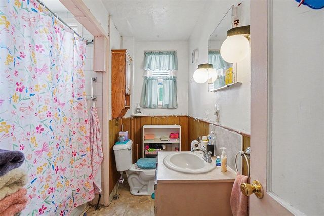 41 E 14th Street, Holland, MI 49423