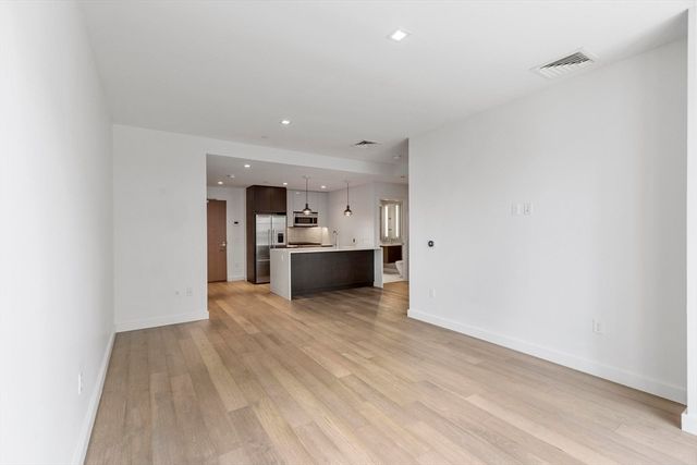 375 Canal St 703R, Somerville, MA 02145