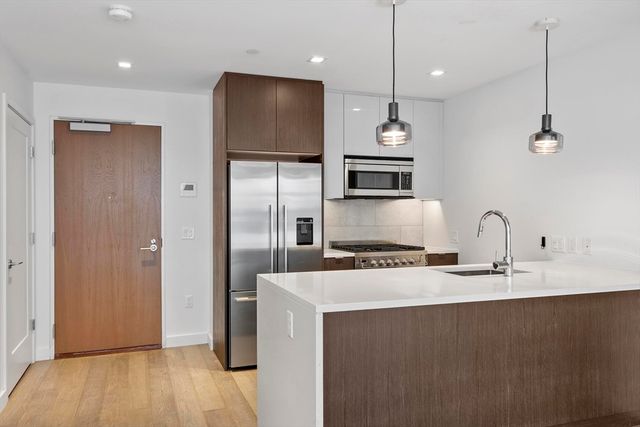 375 Canal St 703R, Somerville, MA 02145