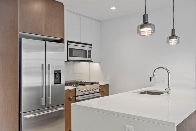 375 Canal St 703R, Somerville, MA 02145