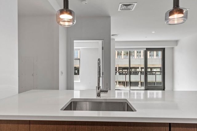 375 Canal St 703R, Somerville, MA 02145