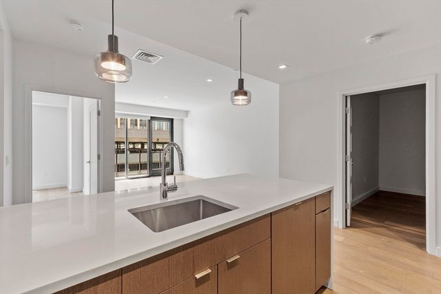 375 Canal St 703R, Somerville, MA 02145