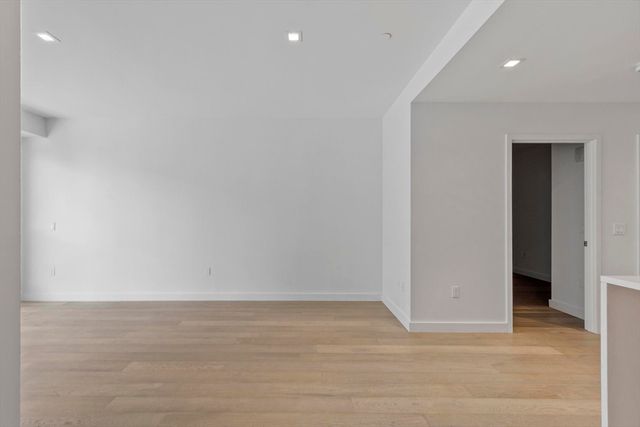 375 Canal St 703R, Somerville, MA 02145