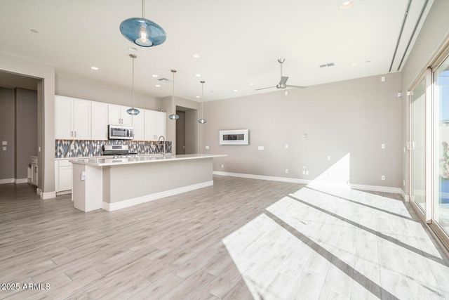 1977 W Kinfield Trail, Phoenix, AZ 85085