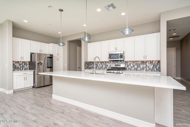 1977 W Kinfield Trail, Phoenix, AZ 85085
