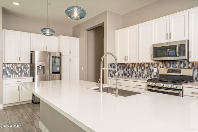 1977 W Kinfield Trail, Phoenix, AZ 85085