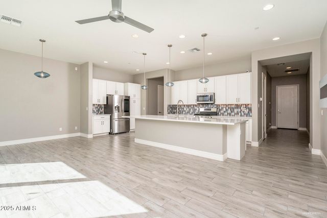 1977 W Kinfield Trail, Phoenix, AZ 85085
